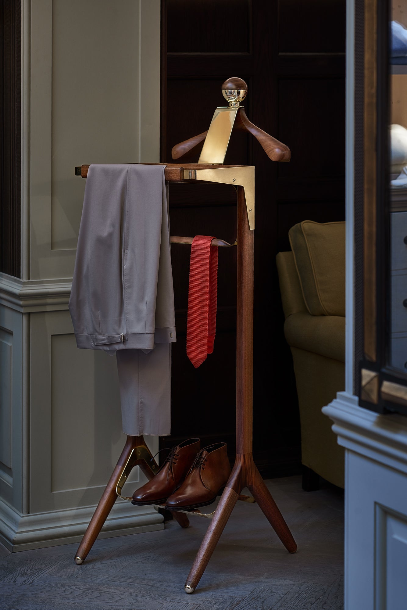 The Classical Valet Stand